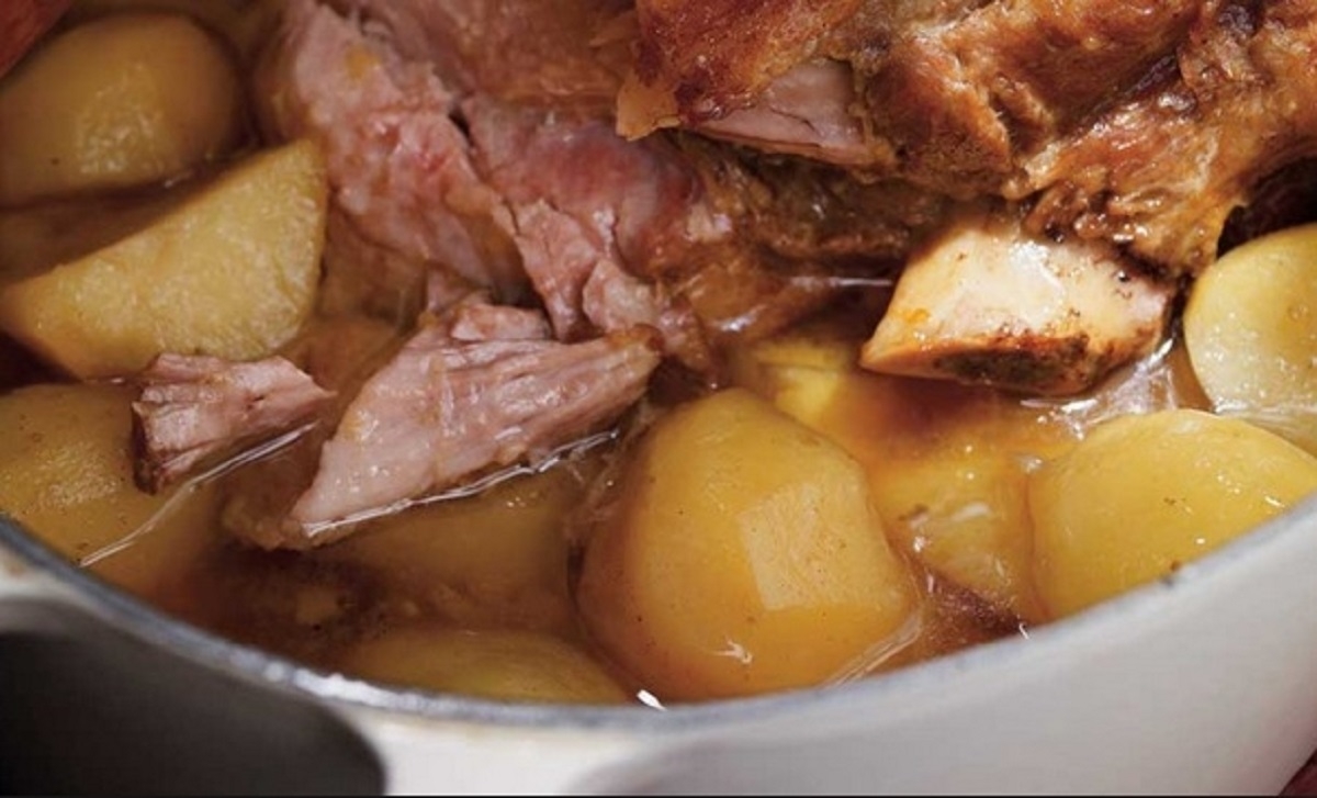 Roasted pork and yellow potatoes recipe